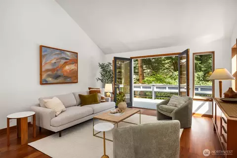8469 Ferncliff Ave NE, Bainbridge Island, WA 98110