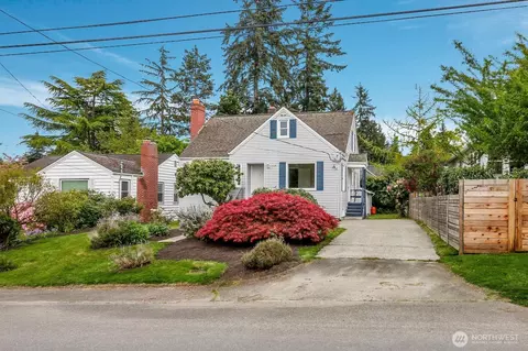 3209 NE 98th St, Seattle, WA 98115