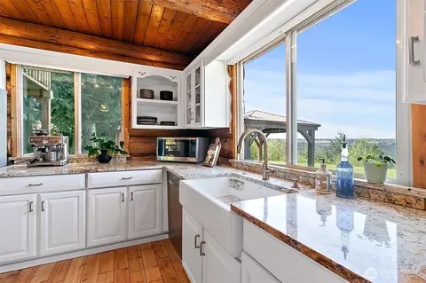 Kitchen - 15306 233rd Ave E, Orting, WA 98360 photo 1 of 5