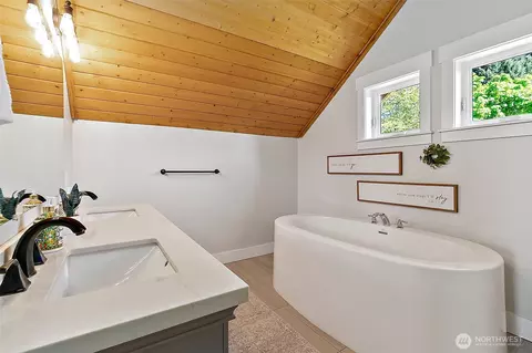Bath - 15306 233rd Ave E, Orting, WA 98360 photo 4 of 7