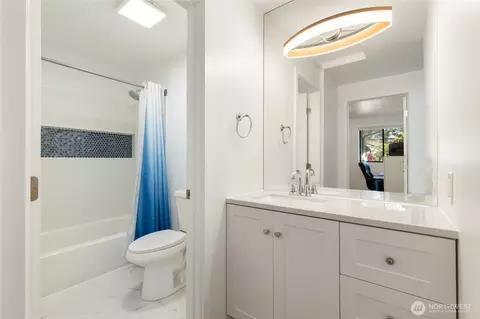Bath - 1612 201st Pl SE #8A, Bothell, WA 98012 photo 6 of 7