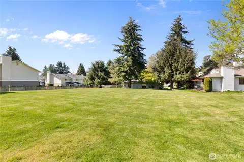 Exterior - 1612 201st Pl SE #8A, Bothell, WA 98012 photo 8 of 9