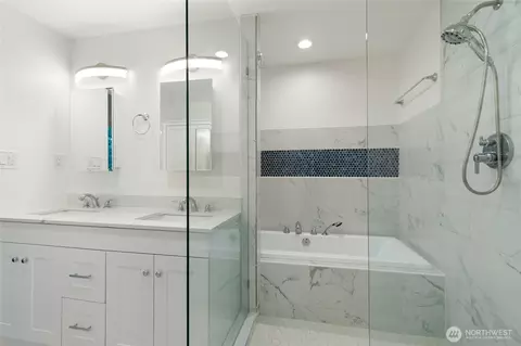 Bath - 1612 201st Pl SE #8A, Bothell, WA 98012 photo 3 of 7