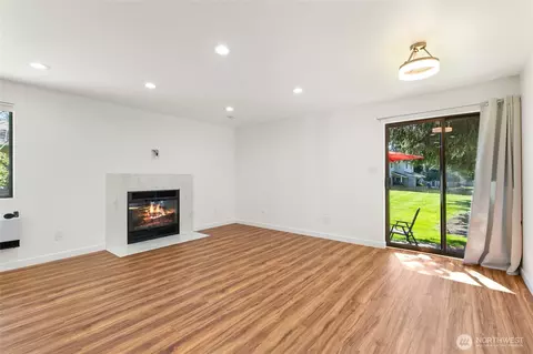 Living - 1612 201st Pl SE #8A, Bothell, WA 98012 photo 3 of 4