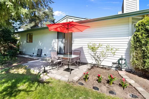 Exterior - 1612 201st Pl SE #8A, Bothell, WA 98012 photo 2 of 9