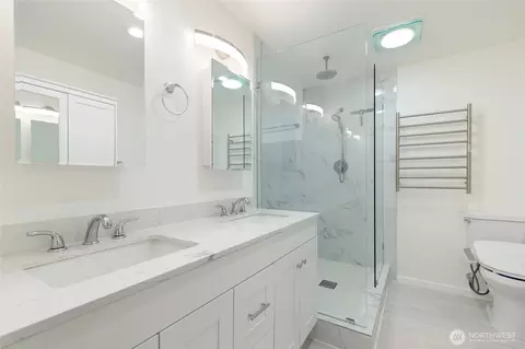 Bath - 1612 201st Pl SE #8A, Bothell, WA 98012 photo 1 of 7
