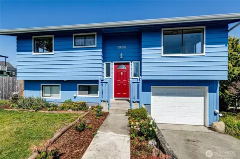 1009 W 6th St, Port Angeles, WA 98363