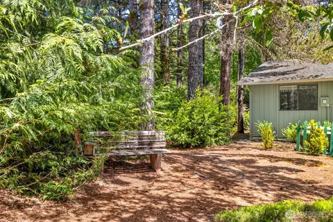 Exterior - 131 E Vine Maple Ln, Union, WA 98592 photo 4 of 12
