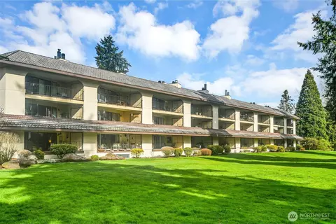 16929 Inglewood Rd NE #C101, Kenmore, WA 98028