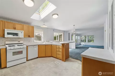 Kitchen - 12711 NE 190th St, Bothell, WA 98011 photo 4 of 4