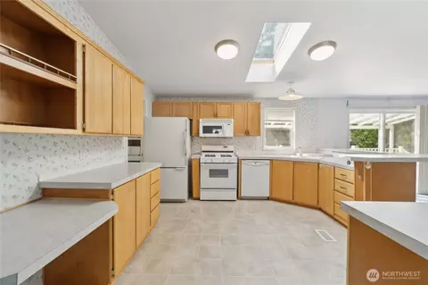Kitchen - 12711 NE 190th St, Bothell, WA 98011 photo 2 of 4