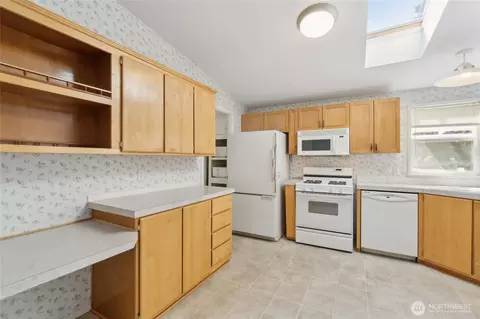 Kitchen - 12711 NE 190th St, Bothell, WA 98011 photo 3 of 4