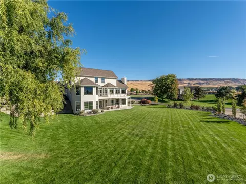 854 Manchester Pl, East Wenatchee, WA 98802