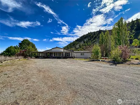 1906 N Pine Creek Rd, Tonasket, WA 98855