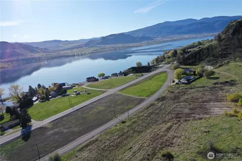 7 Swann Ln, Oroville, WA 98844