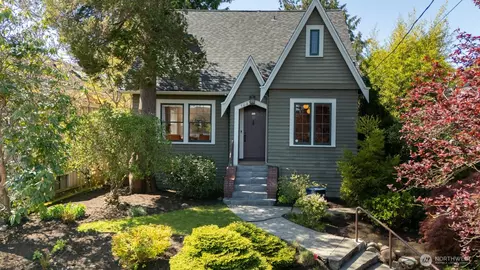 5045 38th Ave NE, Seattle, WA 98105