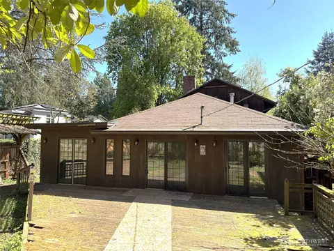 3205 NE 117th St, Seattle, WA 98125