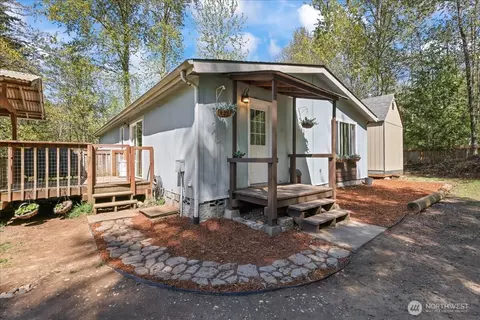 141 E Cedarbrook Ln, Belfair, WA 98528