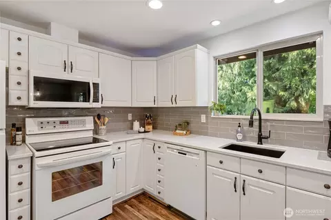 811 Grimes Rd, Bothell, WA 98012 photo 4