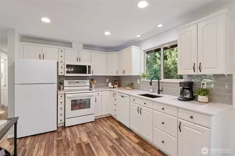 811 Grimes Rd, Bothell, WA 98012 photo 3