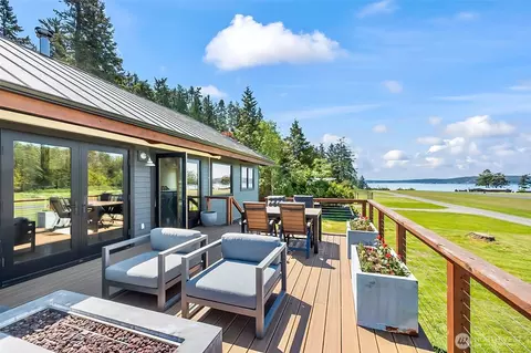 335 Blakely Dr, Blakely Island, WA 98222