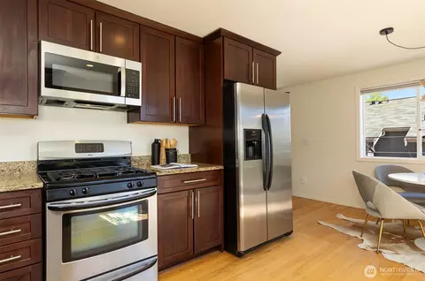 Kitchen - 1811 E Pike St, Seattle, WA 98122 photo 2 of 3