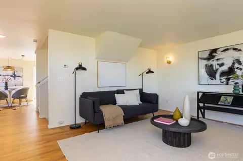 Living - 1811 E Pike St, Seattle, WA 98122 photo 1 of 3
