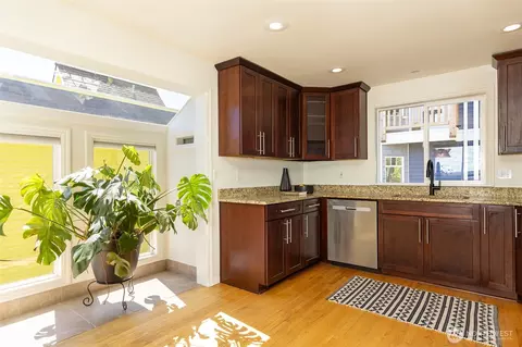 Kitchen - 1811 E Pike St, Seattle, WA 98122 photo 1 of 3