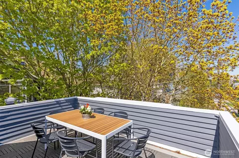 Exterior - 1811 E Pike St, Seattle, WA 98122 photo 3 of 6