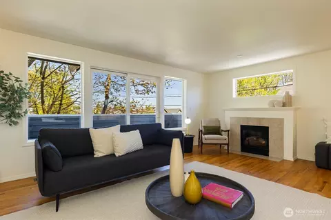 Living - 1811 E Pike St, Seattle, WA 98122 photo 3 of 3