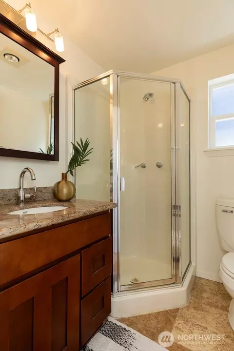 Bath - 1811 E Pike St, Seattle, WA 98122 photo 4 of 5