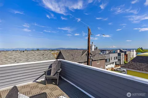 Exterior - 1811 E Pike St, Seattle, WA 98122 photo 5 of 6