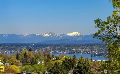 View/Area - 1811 E Pike St, Seattle, WA 98122 photo 2 of 3