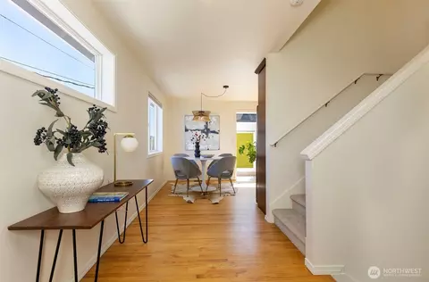 Entry Way - 1811 E Pike St, Seattle, WA 98122 photo 2 of 2