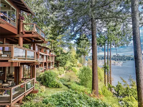 111 N Bay Ln #1, Port Ludlow, WA 98365