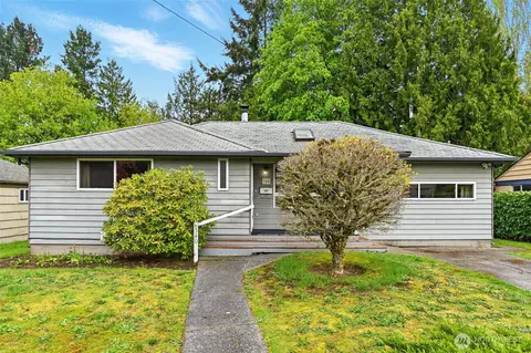 340 NE 162nd St, Shoreline, WA 98155