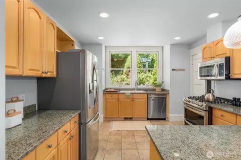 2415 E Spring St, Seattle, WA 98122 photo 13