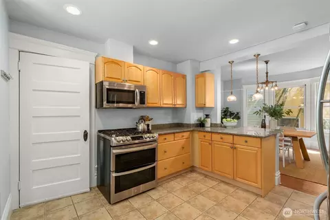 2415 E Spring St, Seattle, WA 98122 photo 16