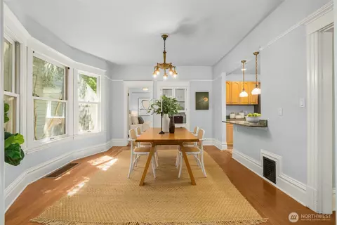 2415 E Spring St, Seattle, WA 98122 photo 9