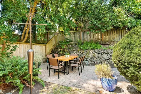 2415 E Spring St, Seattle, WA 98122 photo 29