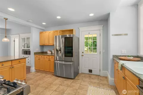2415 E Spring St, Seattle, WA 98122 photo 14