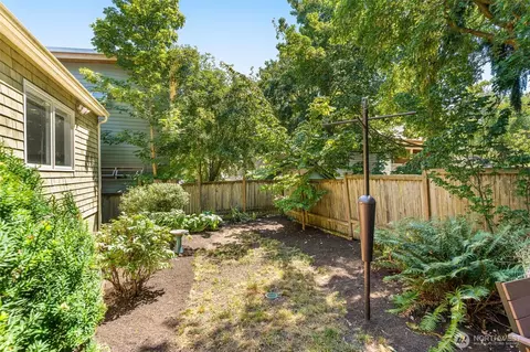 2415 E Spring St, Seattle, WA 98122 photo 28