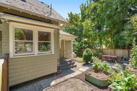 2415 E Spring St, Seattle, WA 98122 photo 31