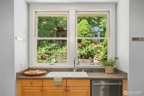 2415 E Spring St, Seattle, WA 98122 photo 15