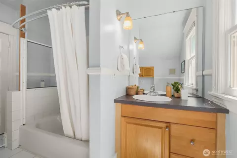 2415 E Spring St, Seattle, WA 98122 photo 24