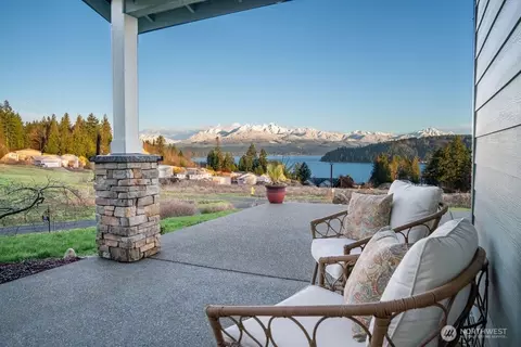 31 E Stairs Way, Union, WA 98592