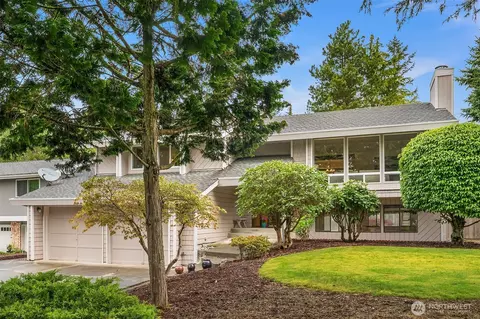 4036 NE 204th St, Lake Forest Park, WA 98155