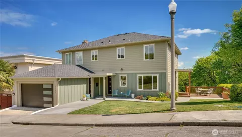 2707 N Henry Rd, Tacoma, WA 98403