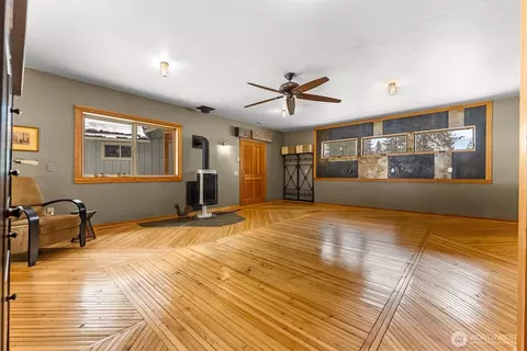 Living - 175 Saddleback Rd, Winthrop, WA 98862 photo 4 of 5