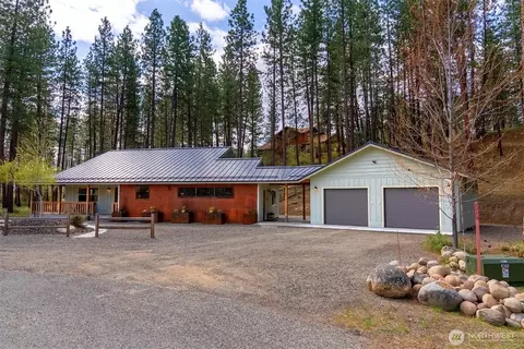 Exterior - 175 Saddleback Rd, Winthrop, WA 98862 photo 11 of 12